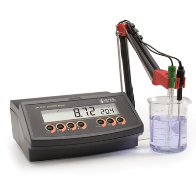 Máy đo pH/Nhiệt độ để bàn với độ phân giải 0.01 HI2211-02 Hanna