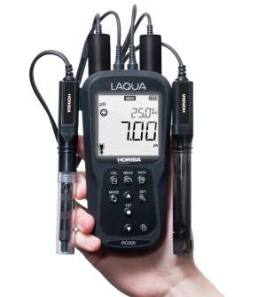 Máy đo pH / ORP / Độ dẫn / TDS / Điện trở / Độ mặn cầm tay PC210-K Horiba