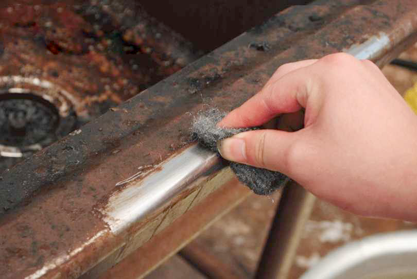 Ứng dụng quan trọng của dung môi TCE trong tẩy rửa bề mặt kim loại