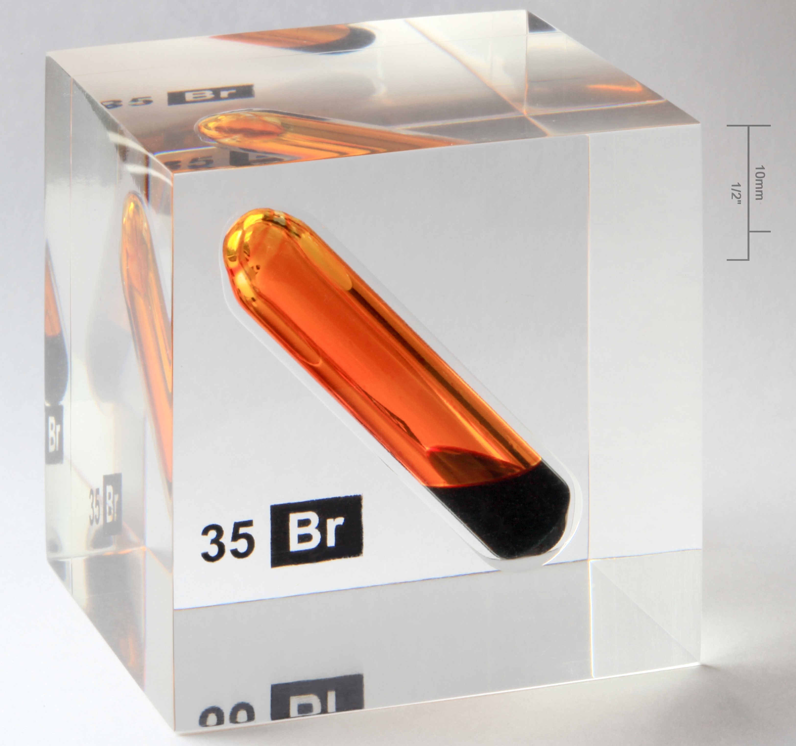 Brom là một nguyên tố hóa học thuộc nhóm Halogen