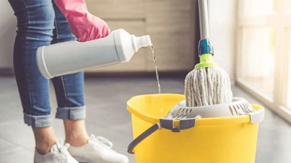 Nước Javen giúp tẩy sạch sàn nhà