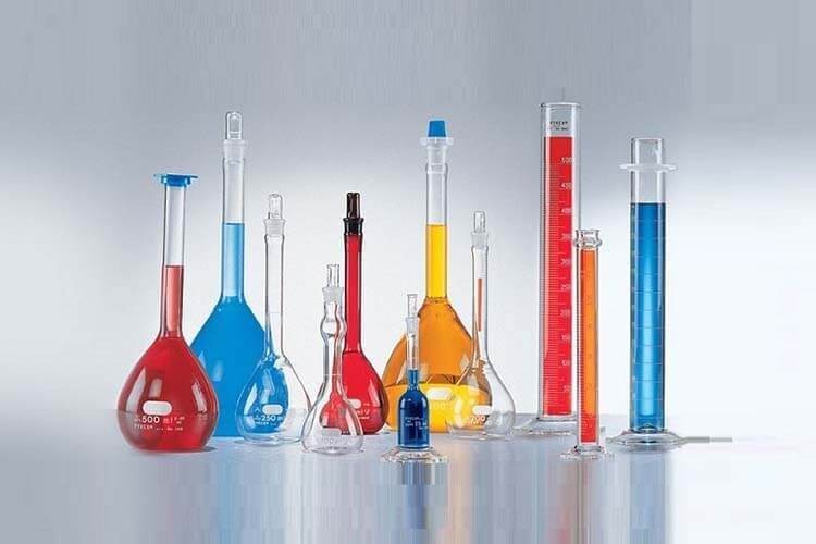Bình định mức được dùng phổ biến trong các thí nghiệm để lưu trữ, đo lường chất lỏng,...