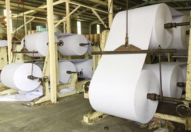 Natri cacbonat được dùng để tẩy trắng bột giấy