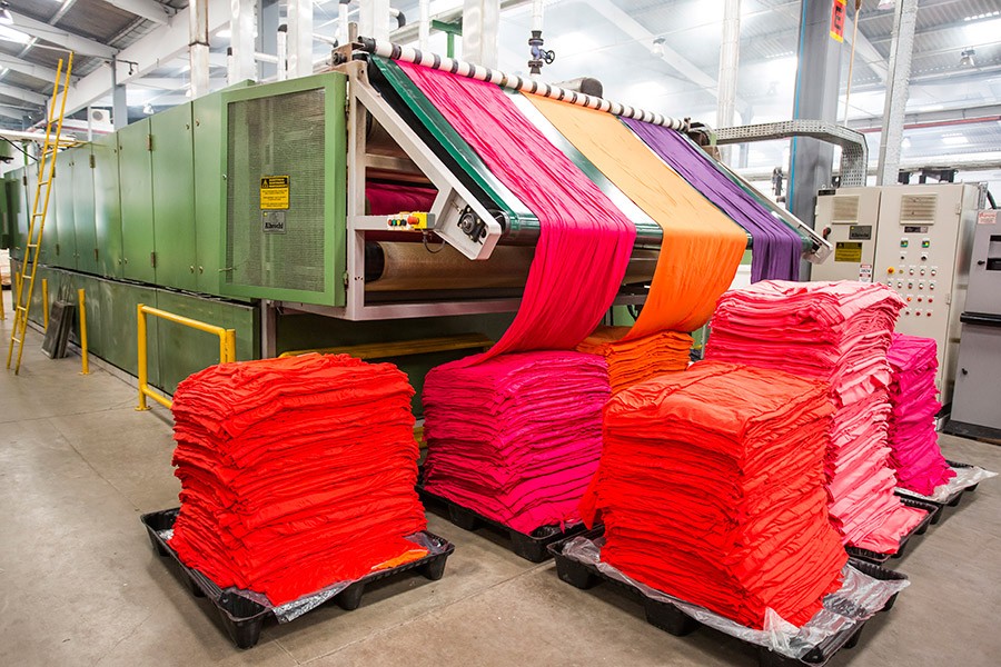 Xút NaOH là một thành phần quan trọng trong công nghiệp dệt - nhuộm