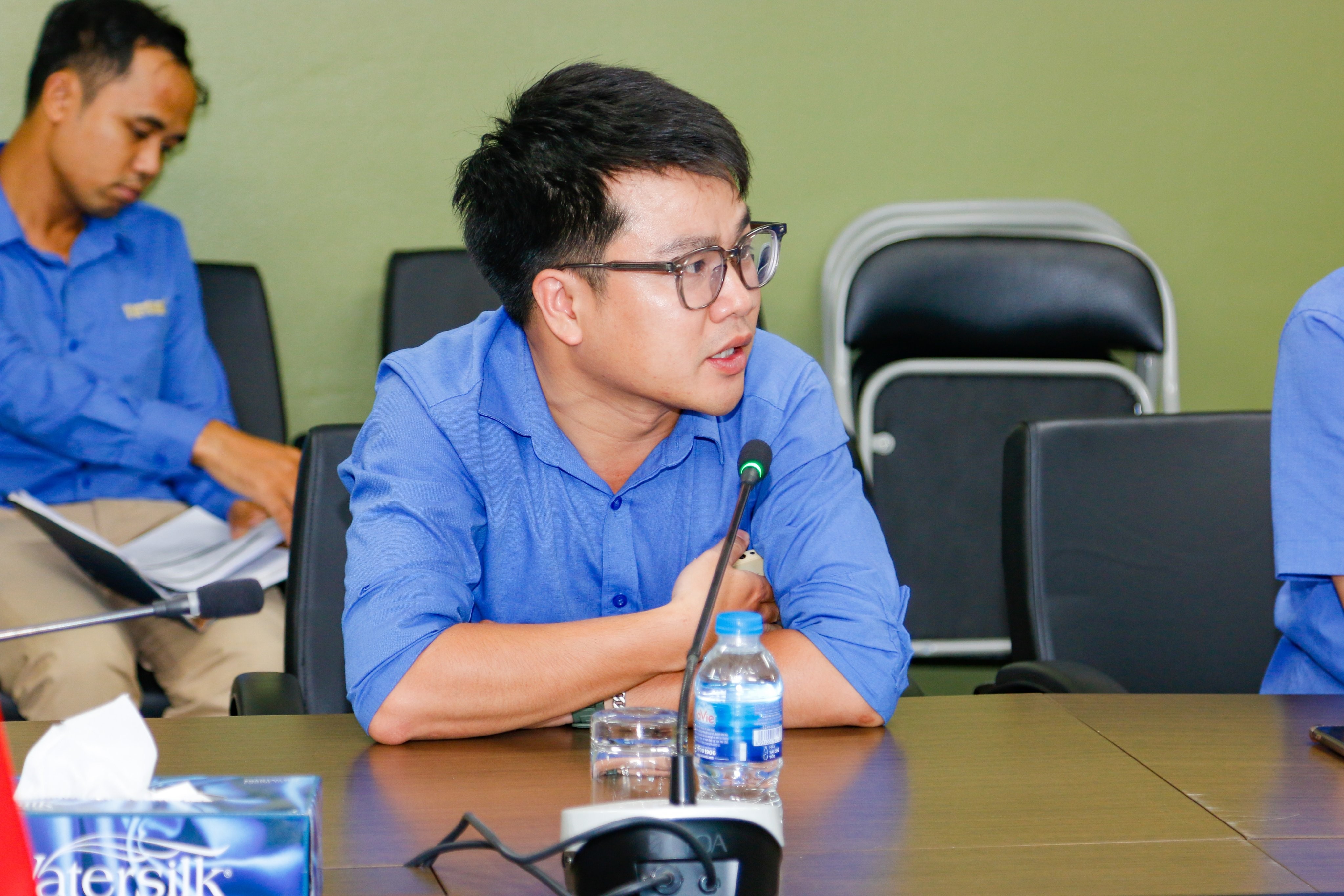 Ông Dương Xuân Thành - PGĐ LabVIETCHEM có một vài câu hỏi cho sản phẩm bồn nước SMC của doanh nghiệp Hàn Quốc Sejin SMC.